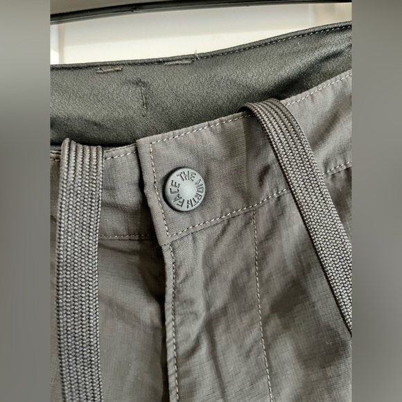 The North Face Shorts Men’s 34 Gray 9" Nylon Elastane Adult Outdoor Hiking - Picture 2 of 9